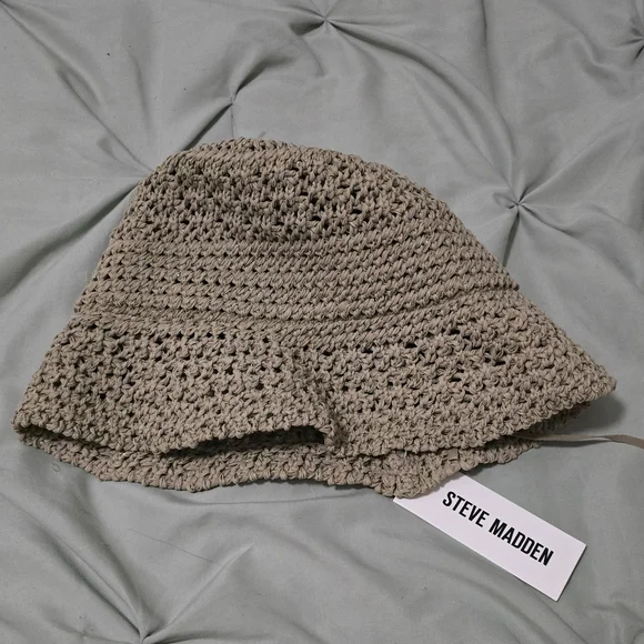 Steve Madden Crochet Bucket Hat _ Camel - Picture 1 of 4